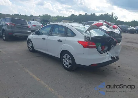 2016 Ford Focus S z USA, uszkodzony, nr VIN 1FADP3E21GL375449